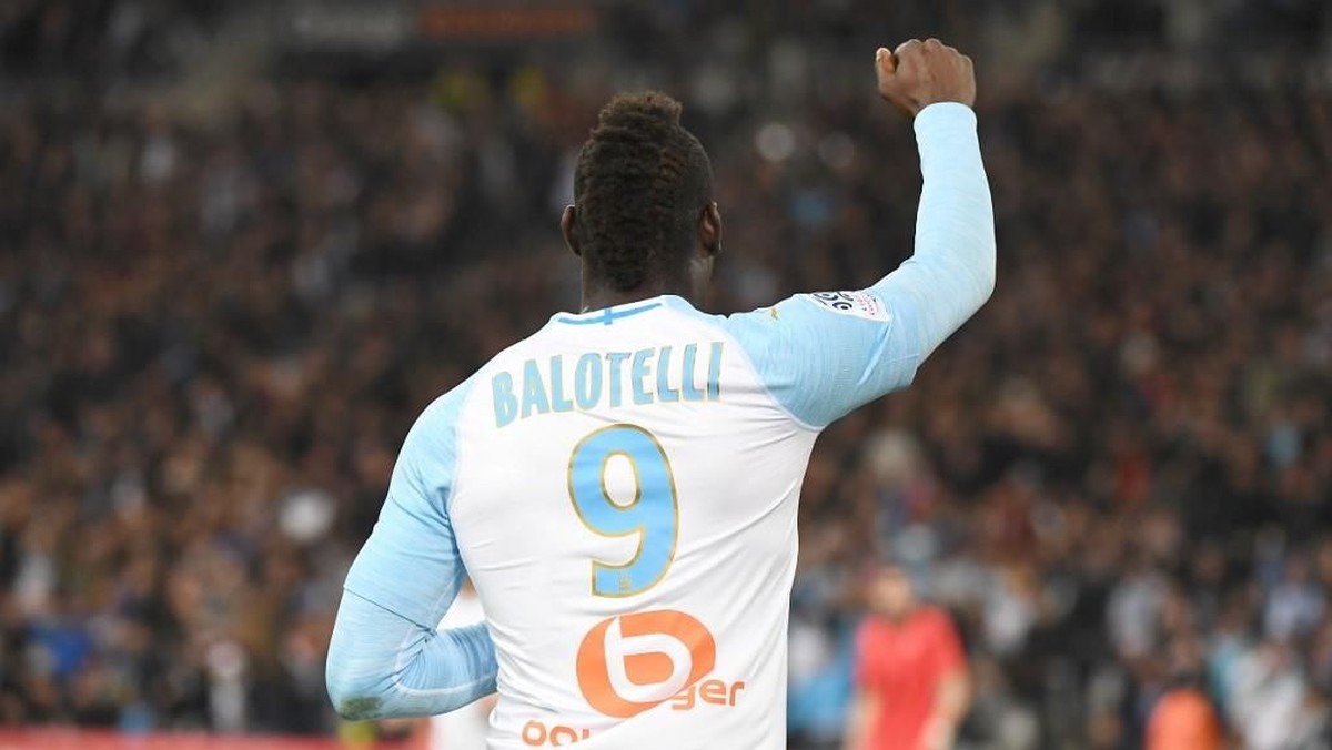 Mario Balotelli kini menjadi pemain tanpa klub setelah meninggalkan Marseille. (Foto: Boris Horvat / AFP)