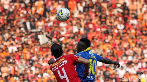 Persija Jakarta bermain imbang 1-1 dengan Persib Bandung di pekan ketujuh Liga 1 2019 di Stadion Utama Gelora Bung Karno, Senayan, Jakarta Selatan, Rabu (10/7/2019). Sempat unggul lewat Marko Simic, Macan Kemayoran dibobol Artur Gevorkyan.