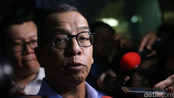 Ekspresi Emirsyah Satar Usai Diperiksa Sebagai Tersangka di KPK
