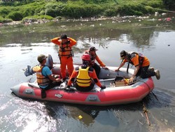 Bocah 13 Tahun yang Terbawa Arus di Kali Bekasi Ditemukan Tewas