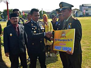 HUT Bhayangkara, Polres Cirebon Hadiahi Danramil Umrah Gratis