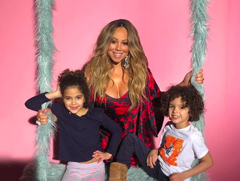 Mariah Carey Ajak Anak Kembarnya Nyanyi Bersama di Dubai Mariah Carey Ajak Anak Kembarnya Nyanyi Bersama di Dubai