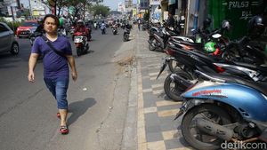 Miris, Tak Ada Tempat Bagi Pejalan Kaki di Kota Depok