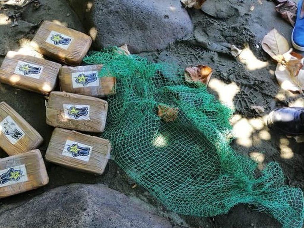 Saat Turis Dibuat Heboh, Temukan Kokain-kokain di Pantai Saat Turis Dibuat Heboh, Temukan Kokain-kokain di Pantai
