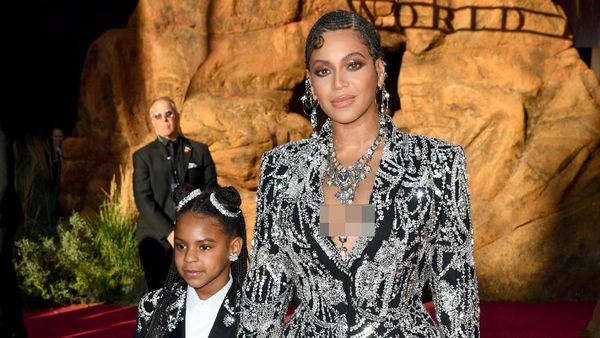 Beyonce Memukau di Premier Lion King, Pakai Gaun Bertabur Berlian