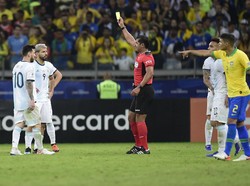 Wasit Brasil vs Argentina yang Dikritik Messi dkk Buka Suara