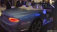 Bentley Continental GT Atap Terbuka Meluncur di Jakarta