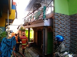 Kebakaran di Permukiman Bubutan Surabaya Lalap 15 Rumah