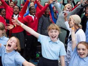 Suka Bernyanyi? Ini Beragam Manfaat Bernyanyi Bagi Kesehatan