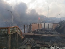 8 Rumah di Permukiman Kertapati Palembang Terbakar
