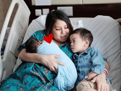Alami Infeksi Saluran Kemih, Anak Tya Ariestya Sunat di Usia 6 Bulan