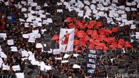 Laga yang dipadati The Jakmania ini berakhir dengan skor imbang 1-1.