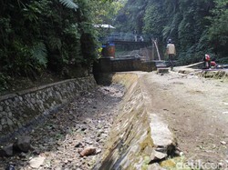 Menyusuri Sumber Air Wilayah Bandung Raya yang Mulai Mengering