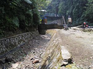 Menyusuri Sumber Air Wilayah Bandung Raya yang Mulai Mengering Menyusuri Sumber Air Wilayah Bandung Raya yang Mulai Mengering