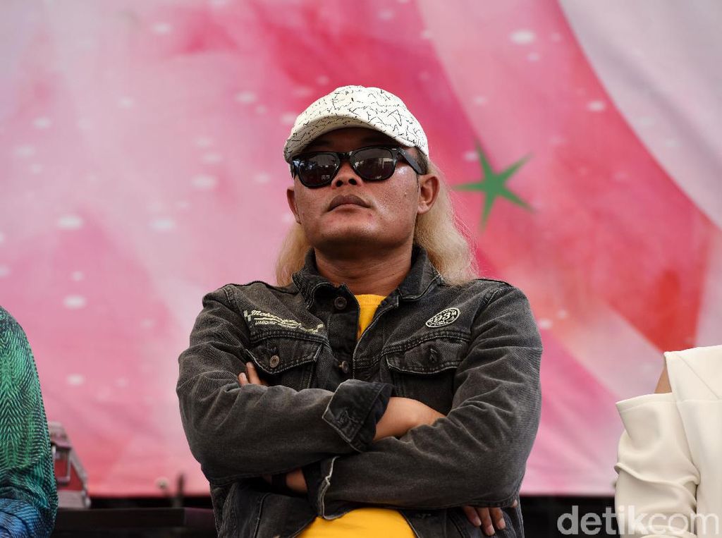 Gaduh Layangan Putus Versi Ica, Lina eks Sule Diungkap Sudah Hamil Gaduh Layangan Putus Versi Ica, Lina eks Sule Diungkap Sudah Hamil