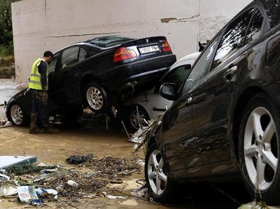 Duh, Deretan Mobil Ini Jadi Korban Banjir di Spanyol