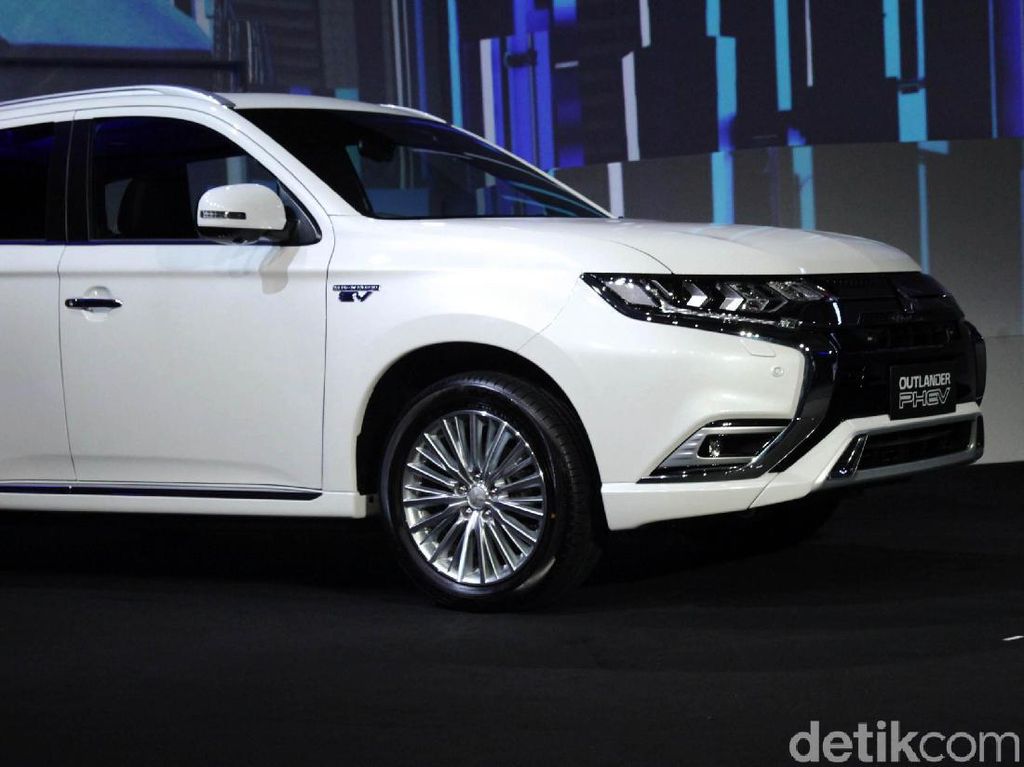 Harga Mitsubishi Outlander PHEV Tembus Rp 1 Miliar! Harga Mitsubishi Outlander PHEV Tembus Rp 1 Miliar!