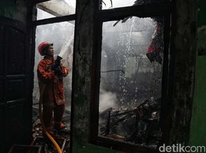 Api Melahap Permukiman Padat Penduduk di Tebet