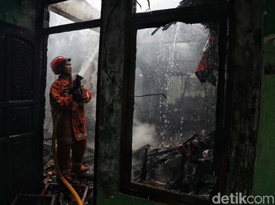 Api Melahap Permukiman Padat Penduduk di Tebet