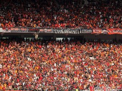 Para pendukung persija yang memadati GBK terus meneriakkan yel-yel dukungan sepanjang pertandingan.