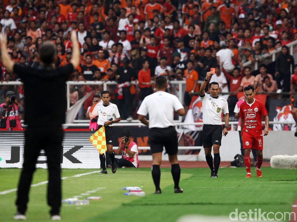 Ismed Berharap Novri Belajar Banyak dari Kartu Merahnya Ismed Berharap Novri Belajar Banyak dari Kartu Merahnya