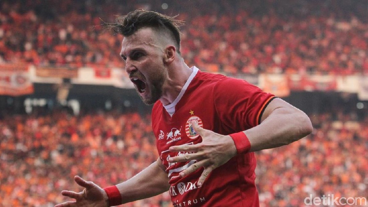 Marko Simic dapat banyak bimbingan dari Dejan Lovren. (Foto: Rifkianto Nugroho/detikSport)