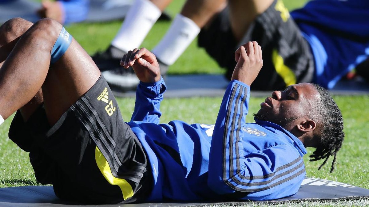Aaron Wan-Bissaka berlatih dengan skuat MU di Perth, Australia, jelang melakoni laga pramusim. (Foto: Will Russell/Getty Images)