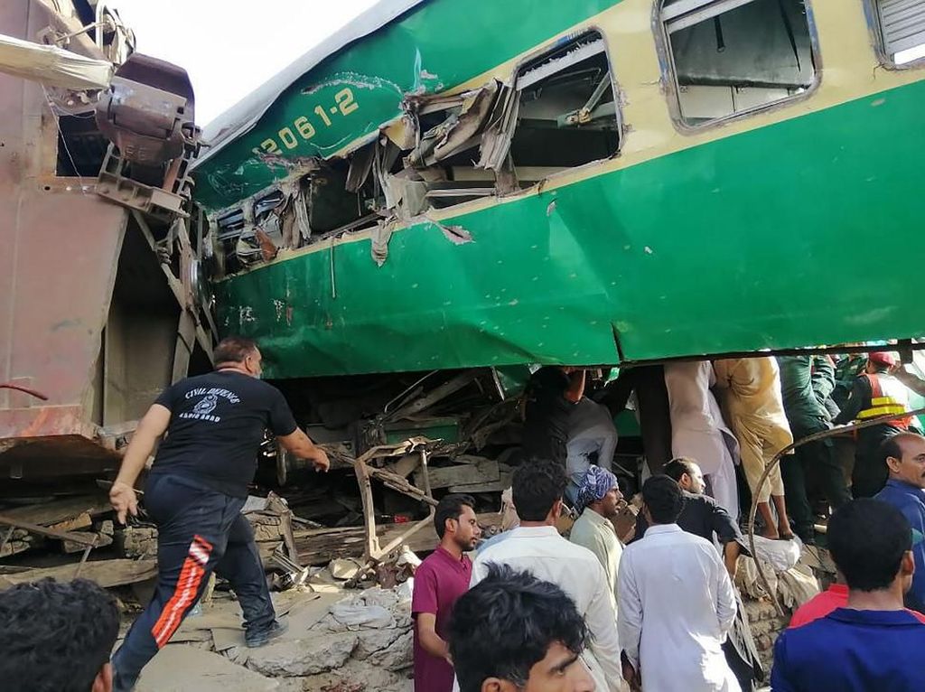 Tabrakan Kereta di Pakistan Tewaskan 11 Orang, 66 Luka-luka Tabrakan Kereta di Pakistan Tewaskan 11 Orang, 66 Luka-luka