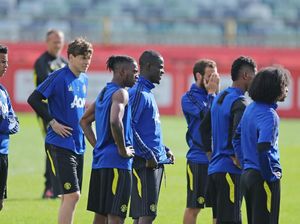 Di Atas Tempat Latihan Pramusim MU, Ejekan Fans Liverpool Mengudara