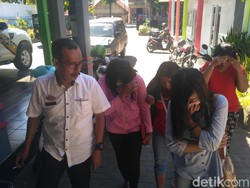 Buka Praktek di Siang Bolong, Empat PSK Digiring Satpol PP Situbondo