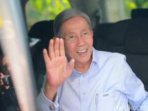 Hampir 90 Tahun, Kwik Kian Gie Masih Jago Berdansa Hampir 90 Tahun, Kwik Kian Gie Masih Jago Berdansa