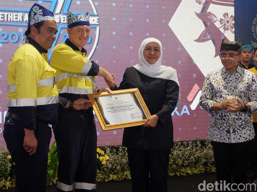 Operator Tambang Emas di Banyuwangi Raih Penghargaan dari Pemprov Jatim Operator Tambang Emas di Banyuwangi Raih Penghargaan dari Pemprov Jatim