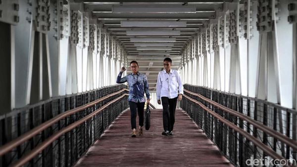 Menengok Skybridge Velodrome yang Sambungkan LRT-TransJ