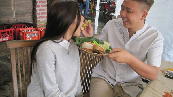 Sering Suap-Suapan, Mesranya Rey Utami dan Pablo Benua Saat Kulineran Bareng