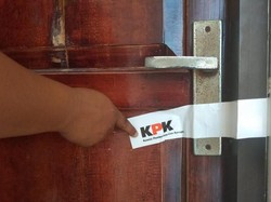 KPK Segel Ruang dan Lift Khusus di Kantor Gubernur Kepri