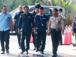 Diam Tanpa Kata, Gubernur Kepri Tiba di KPK Diam Tanpa Kata, Gubernur Kepri Tiba di KPK