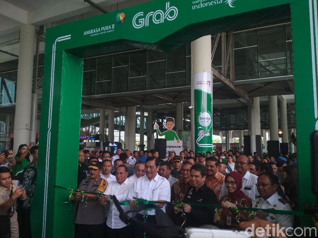 Ada GrabCar Bandara, Menkomaritim Luhut: Tak Pusing ke Tempat Wisata Ada GrabCar Bandara, Menkomaritim Luhut: Tak Pusing ke Tempat Wisata