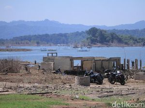 Musim Kemarau, Kampung yang Terendam Waduk Jatigede Kembali Terlihat