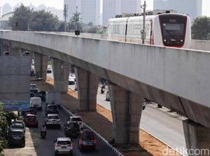 Setahun Digratiskan Anies, Naik LRT Jakarta Mulai Berbayar Bulan Depan Setahun Digratiskan Anies, Naik LRT Jakarta Mulai Berbayar Bulan Depan