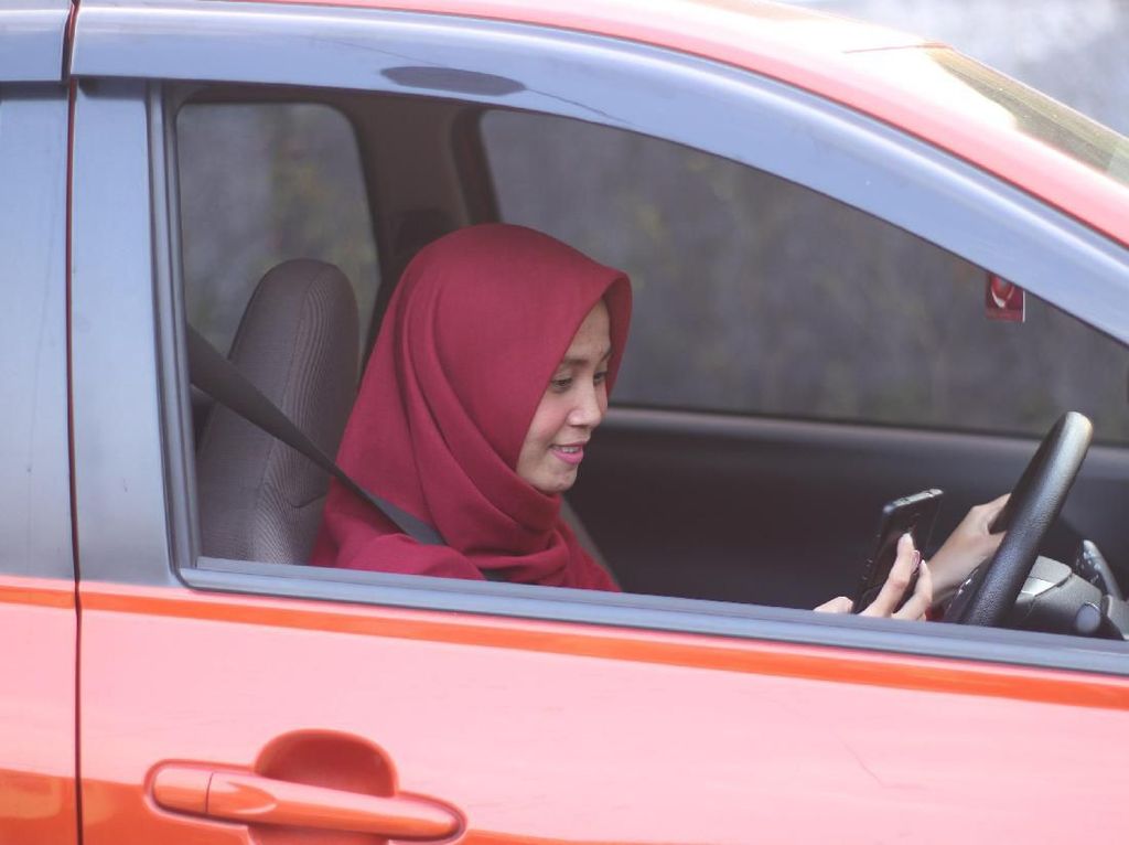 Kisah Inspiratif Rizky Driver Taksi Online yang Lulus Kuliah Cumlaude Kisah Inspiratif Rizky Driver Taksi Online yang Lulus Kuliah Cumlaude