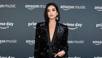 Foto: Gaya Seksi Dua Lipa, Pakai Jas Tanpa Celana