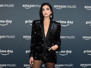 Foto: Gaya Seksi Dua Lipa, Pakai Jas Tanpa Celana Foto: Gaya Seksi Dua Lipa, Pakai Jas Tanpa Celana