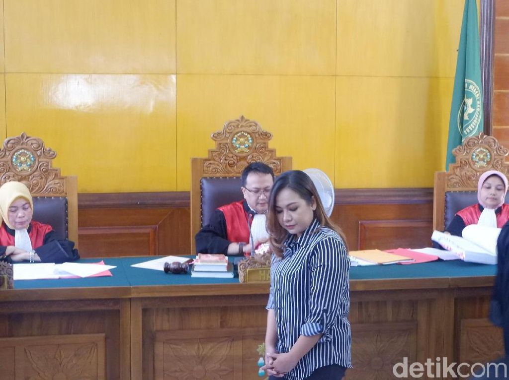 Sidang Putusan Kasus Mafia Bola, Lasmi: Masih Terlalu Ringan Sidang Putusan Kasus Mafia Bola, Lasmi: Masih Terlalu Ringan
