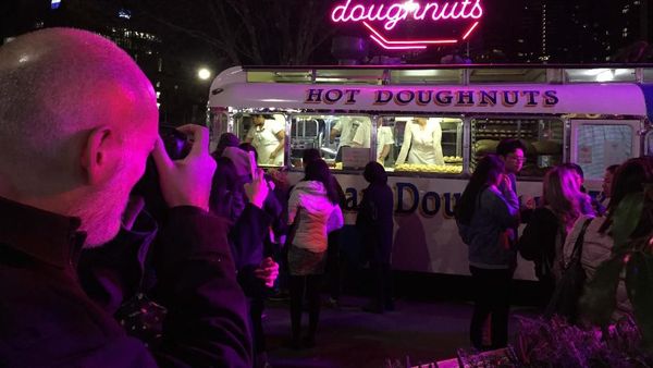 Kemeriahan Winter Night Market, Salju Turun di Kota Melbourne