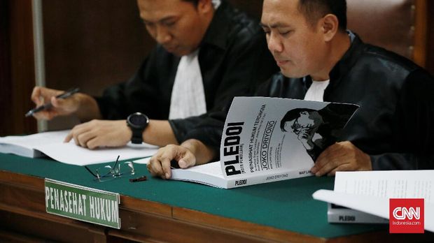 Kuasa Hukum Jokdri saat membacakan pleidoi. (