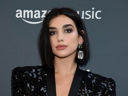 Dua Lipa Jadi Brand Ambassador Parfum YSL