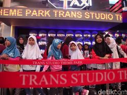 Potret Seru 1.029 Anak Yatim Coba Trans Studio Jakarta di Cibubur