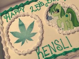 Pesan Kue Bertema Moana, Wanita Ini Malah Dapat Kue Berhias Daun Ganja Pesan Kue Bertema Moana, Wanita Ini Malah Dapat Kue Berhias Daun Ganja