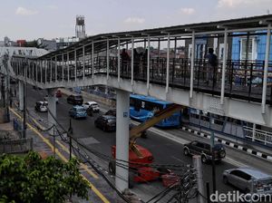 Sempat Dibuka, Skybridge Penghubung LRT-TransJ Velodrome Ditutup Lagi