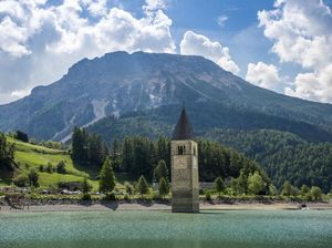 Foto: Desa Tenggelam yang Jadi Danau Nan Indah